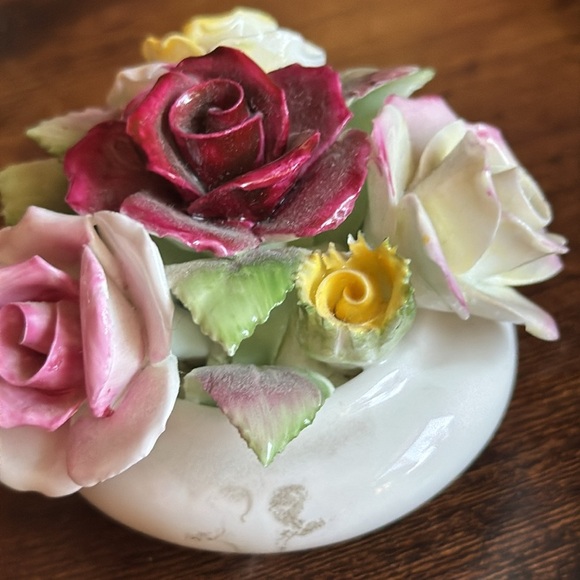 Vintage Royal Doulton Bone China Floral Bouquet Figurine 50's - Picture 8 of 8